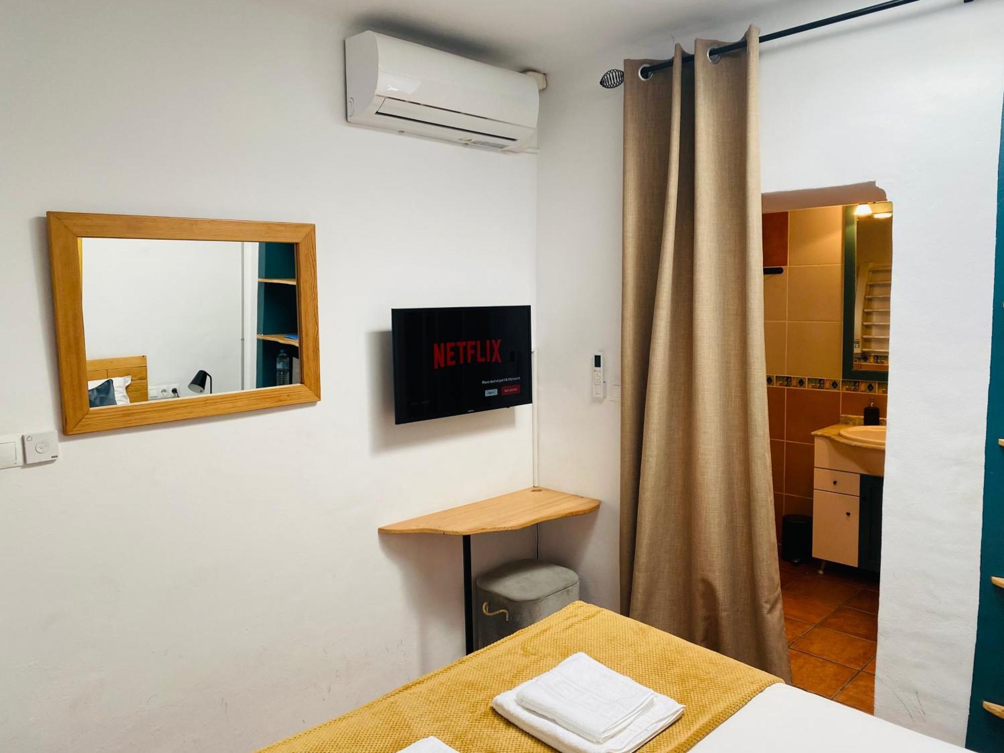 Room With Bathroom In Private House Casa Mar トロクス・コスタ エクステリア 写真