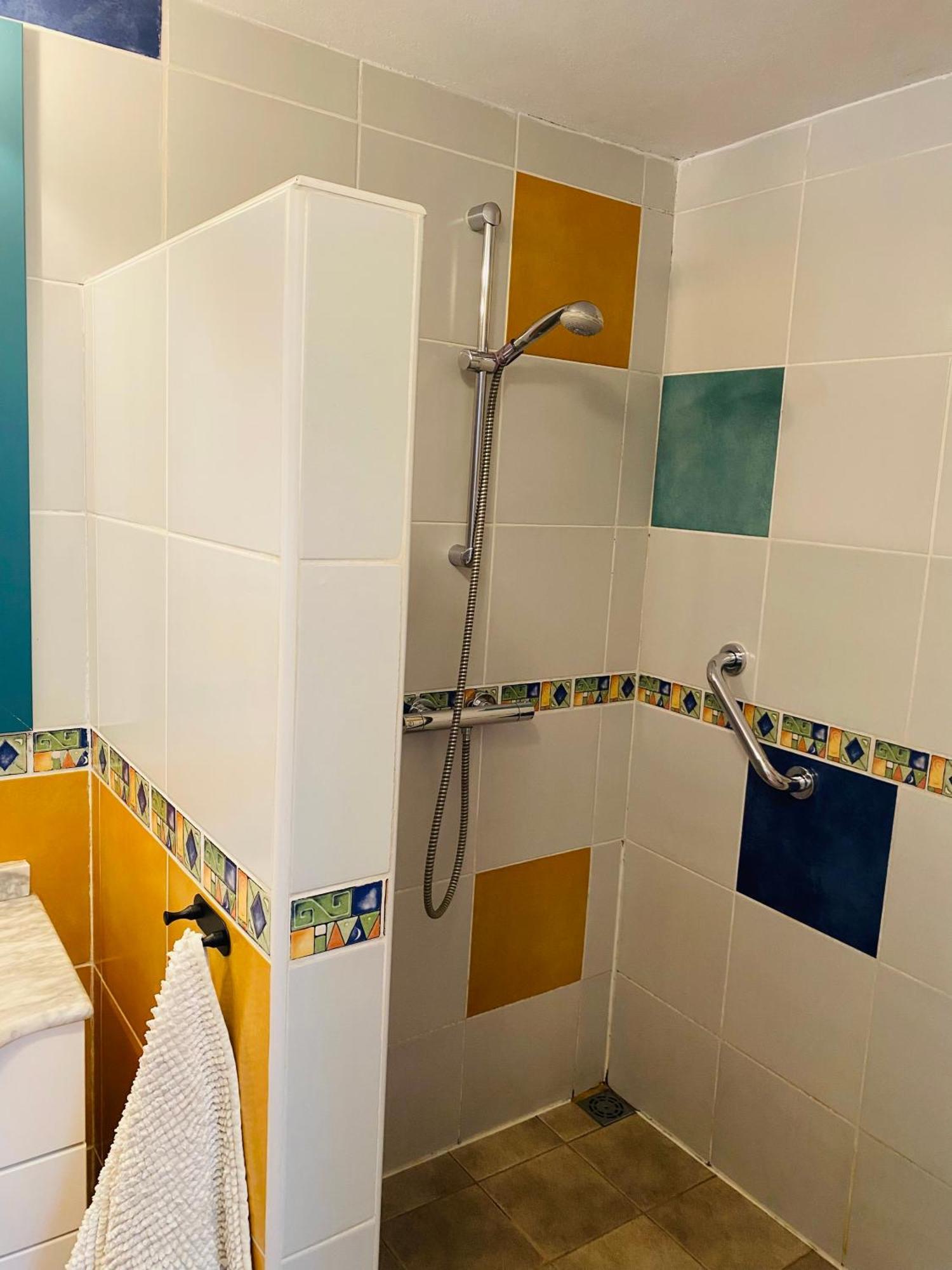 Room With Bathroom In Private House Casa Mar トロクス・コスタ エクステリア 写真