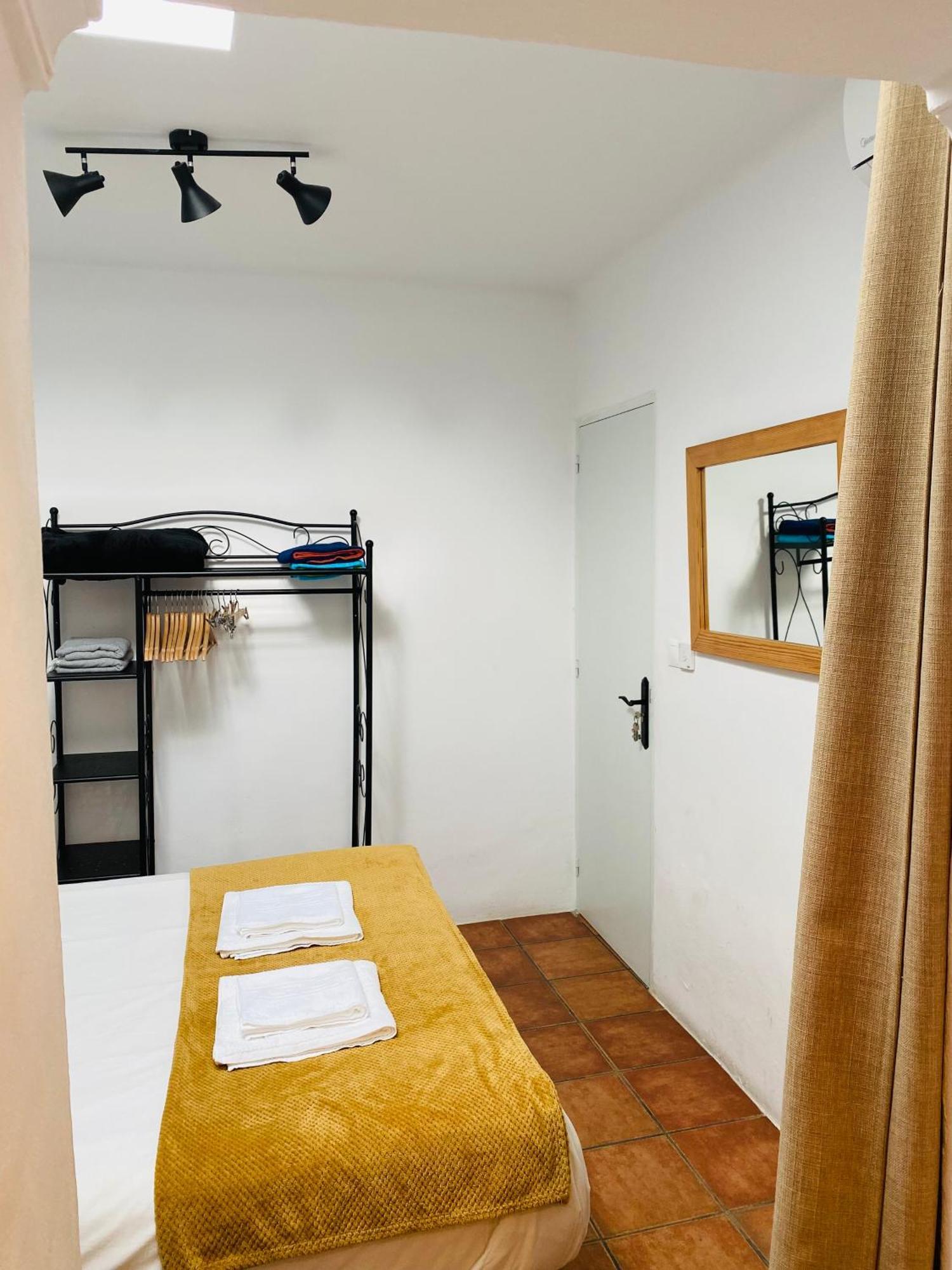 Room With Bathroom In Private House Casa Mar トロクス・コスタ エクステリア 写真